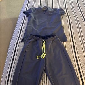 FIGS space navy scrubs in excellent condition